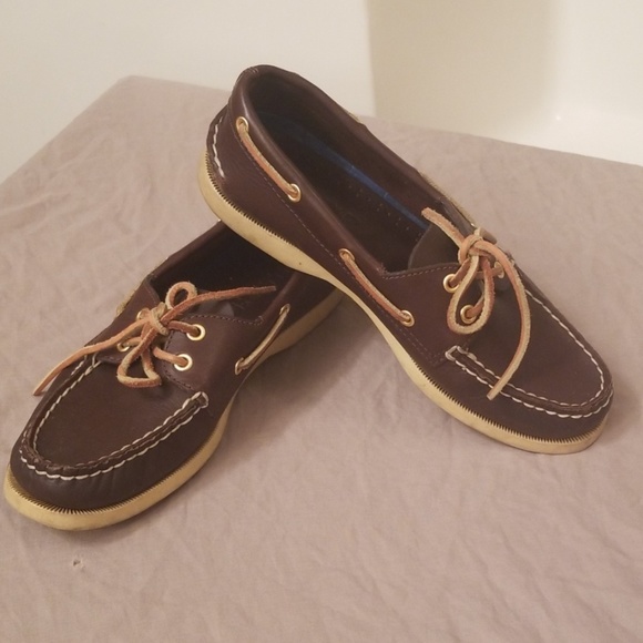 ladies deck shoes size 6
